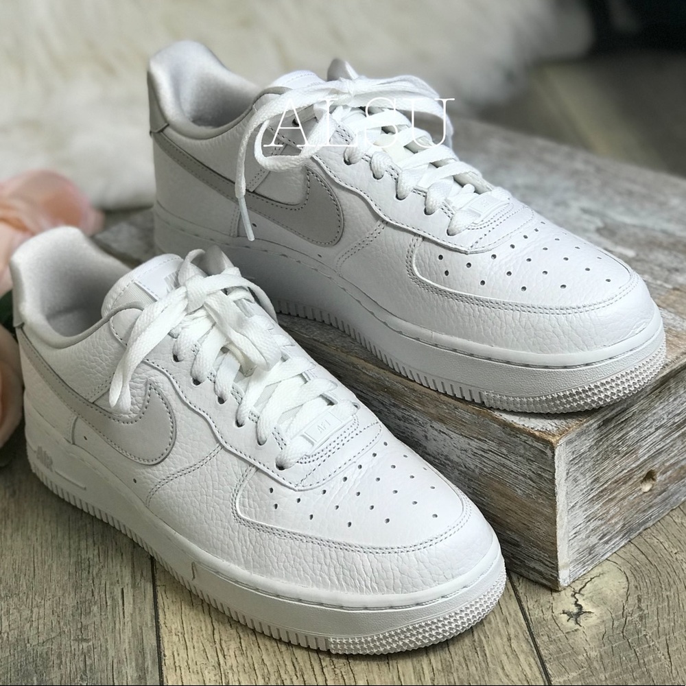 Nike Air Force 1’07 SE White Vast Grey W AUTHENTIC - Picture 3 of 8